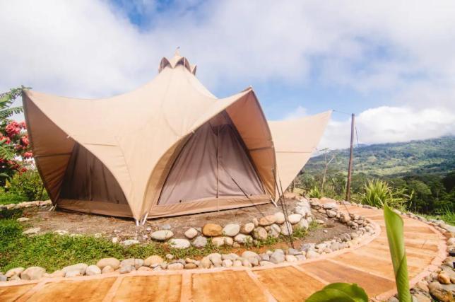 Holos Retreat Center: The Entire Ridge Basecamp Baru 外观 照片
